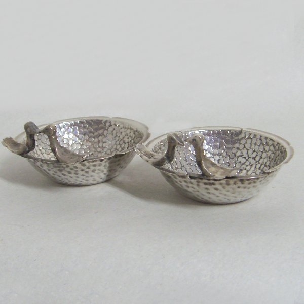 (a1048)Small silver vase with handle (2 units).