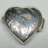 (a1209)Pastillero de plata con forma de corazn.
