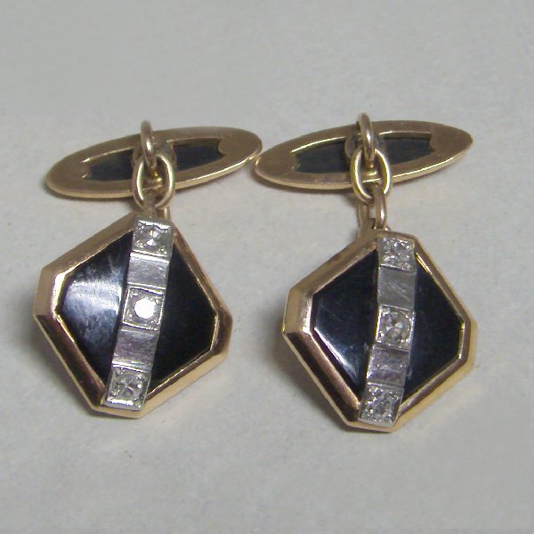 (c1303)Golden cufflinks with brilliants and onyx.