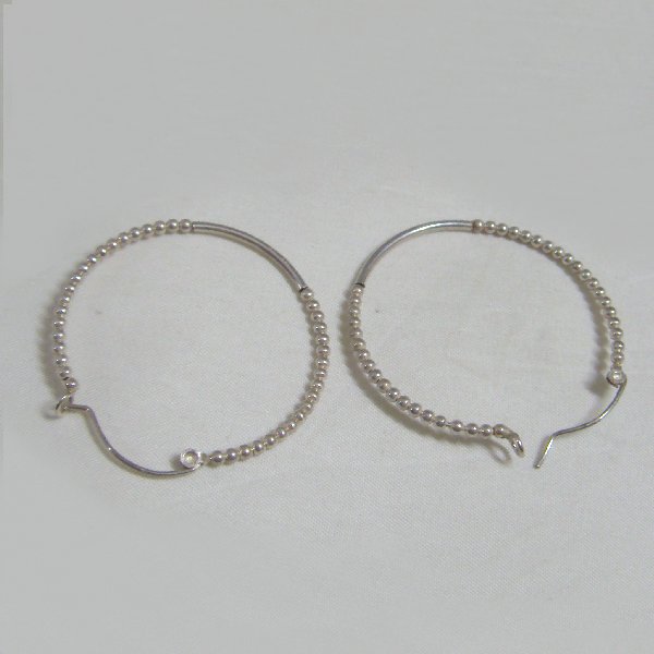 (e1163)Ring earring with both a smooth and little ball design.