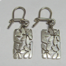 (e1398)Aros de plata colgantes con motivo de flores.
