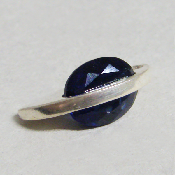 (p1226)Silver pendant with faceted blue stone.