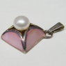 (p1305)Colgante de plata con piedras rosas y perla de cultivo.