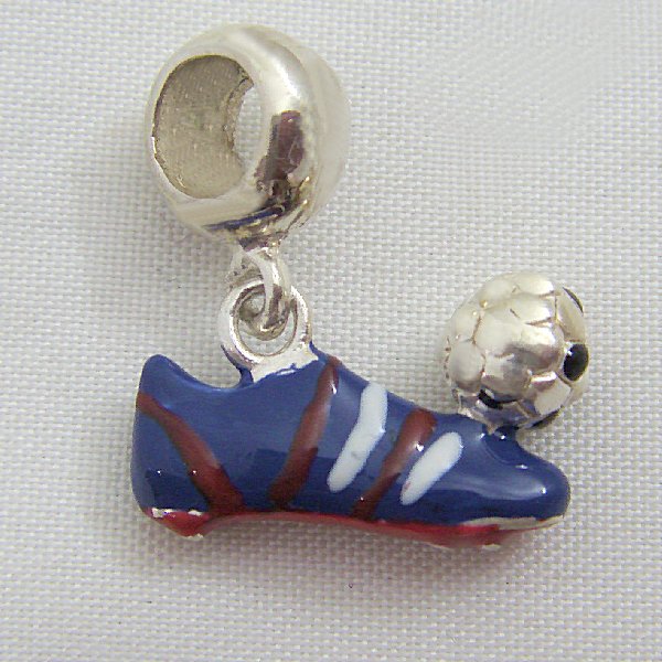 (p1338)Silver pendant with motif of a Futbol shoe.