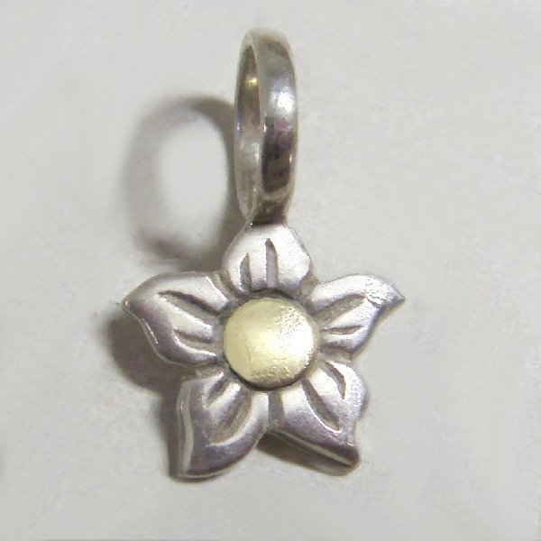 (p1356)Silver and gold pendant motif flower.