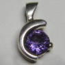 (p1389)Silver pendant with a violet stone.