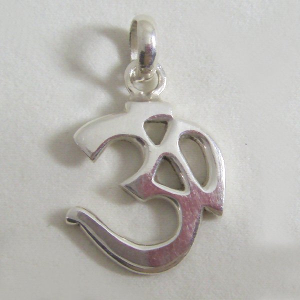 (p1396)Colgante de plata motivo amuleto "OM".