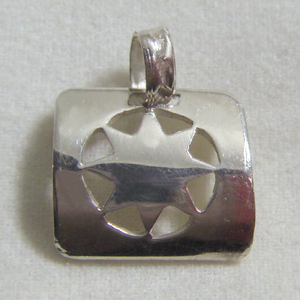 (p1399)Silver pendant motif star.