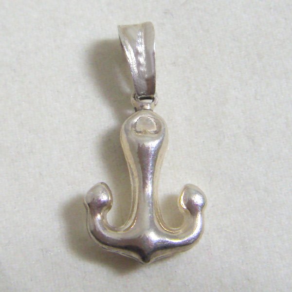 (p1402)Inflated silver pendant motif anchor.