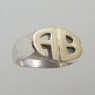 (r1056)Seal-type oval ring with drafted initials.