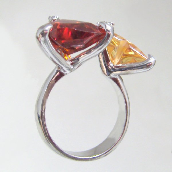 (r1071)Silver ring with 2 triangular stones.