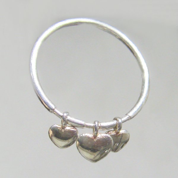 (r1104)Silver ring with spinning hearts.