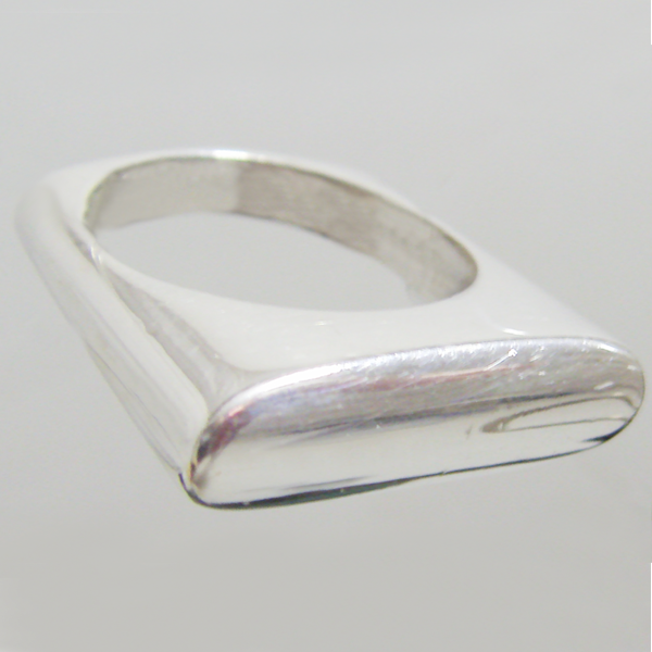 (r1126)Silver ring Bombe style, smooth.