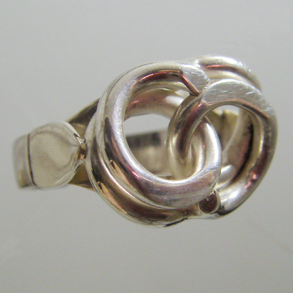 (r1168)Silver ring style double link.