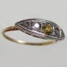 (r1188)Anillo de oro con 5 brillantes.