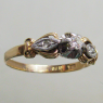 (r1229)Anillo de oro y platino con brillante y diamantes.