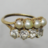 (r1310)Anillo de oro con brillantes y perlas.