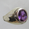 (r1385)Anillo de plata con piedra de color oval.