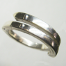 (r1433)Anillo de plata de tipo pellizco. Firmado Belgiorno