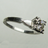 (r1447)Platinum ring type solitaire whit diamond.