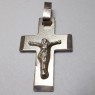 (p1493)Cruz de plata con figura de Cristo.