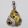 (p1568)Colgante de plata en forma de gota con varias gemas.
