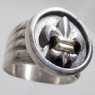 (r1548)Anillo de plata redondo con el s�mbolo de la Flor de Lis